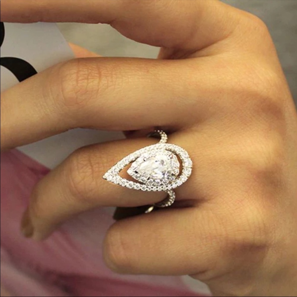 Luxury 925 Sterling Silver Pear Cut Diamonds Ring